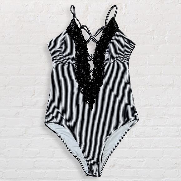 Cupshe Black and White Striped One Piece Swimsuit - Picture 1 of 8